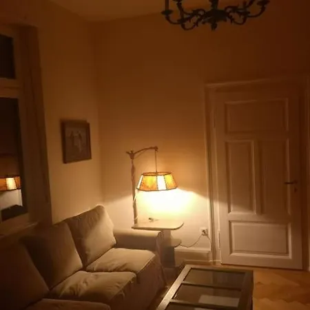 Stilvolle Ferienwohnung-urlaub Im Kulturdenkmal شقة
